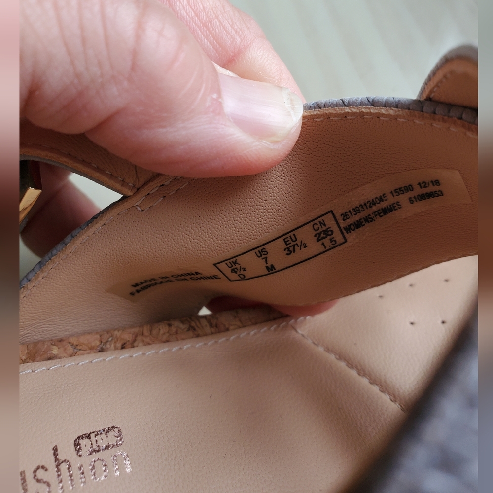 Clarks Sandals - Picture 4 of 9